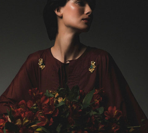 Portugal Jewels - Amalia - flower brooch with green stone