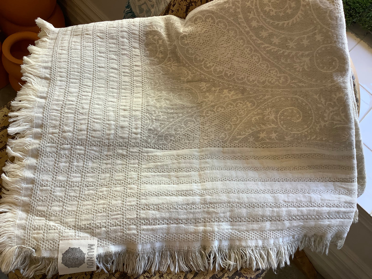 Mundu - Thow