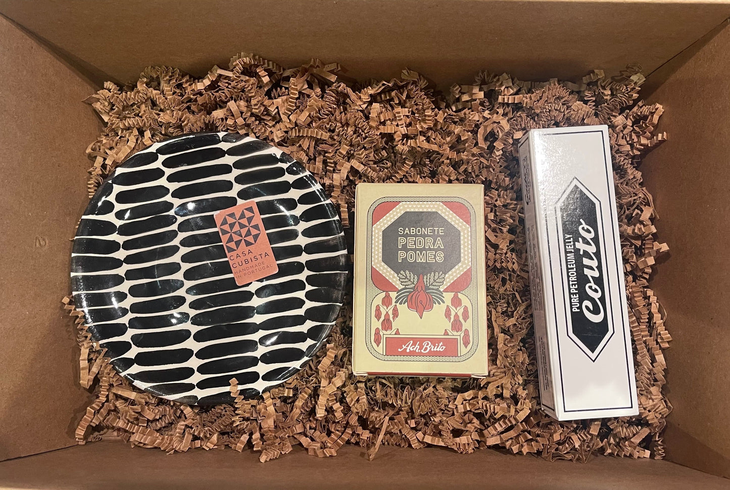 Gift Set - Casa Cubista soap dish, Ach Brito soap, Couto vaseline