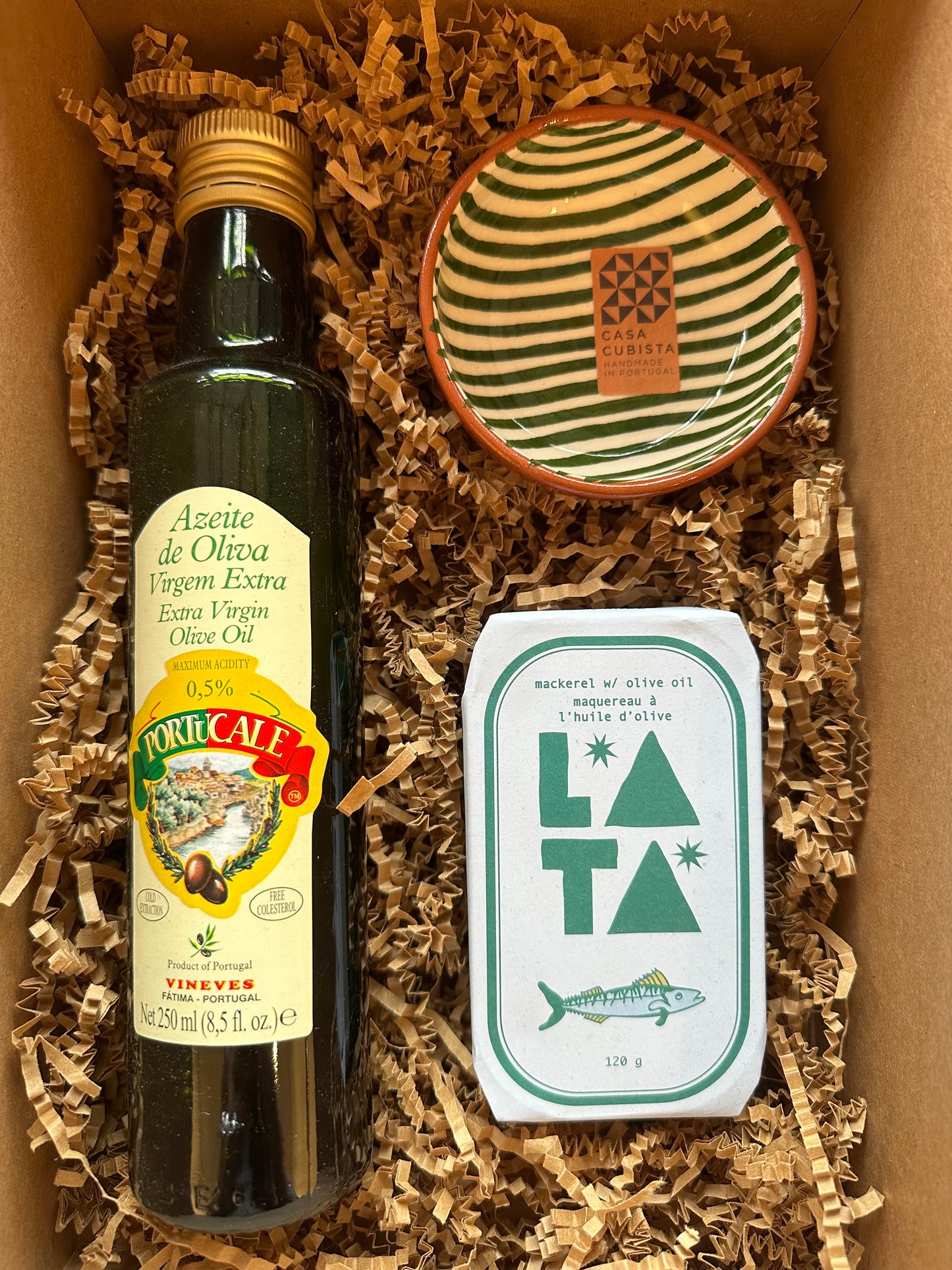 Gift Box Set - Casa Cubista Mini Bowl, Olive Oil & Lata +