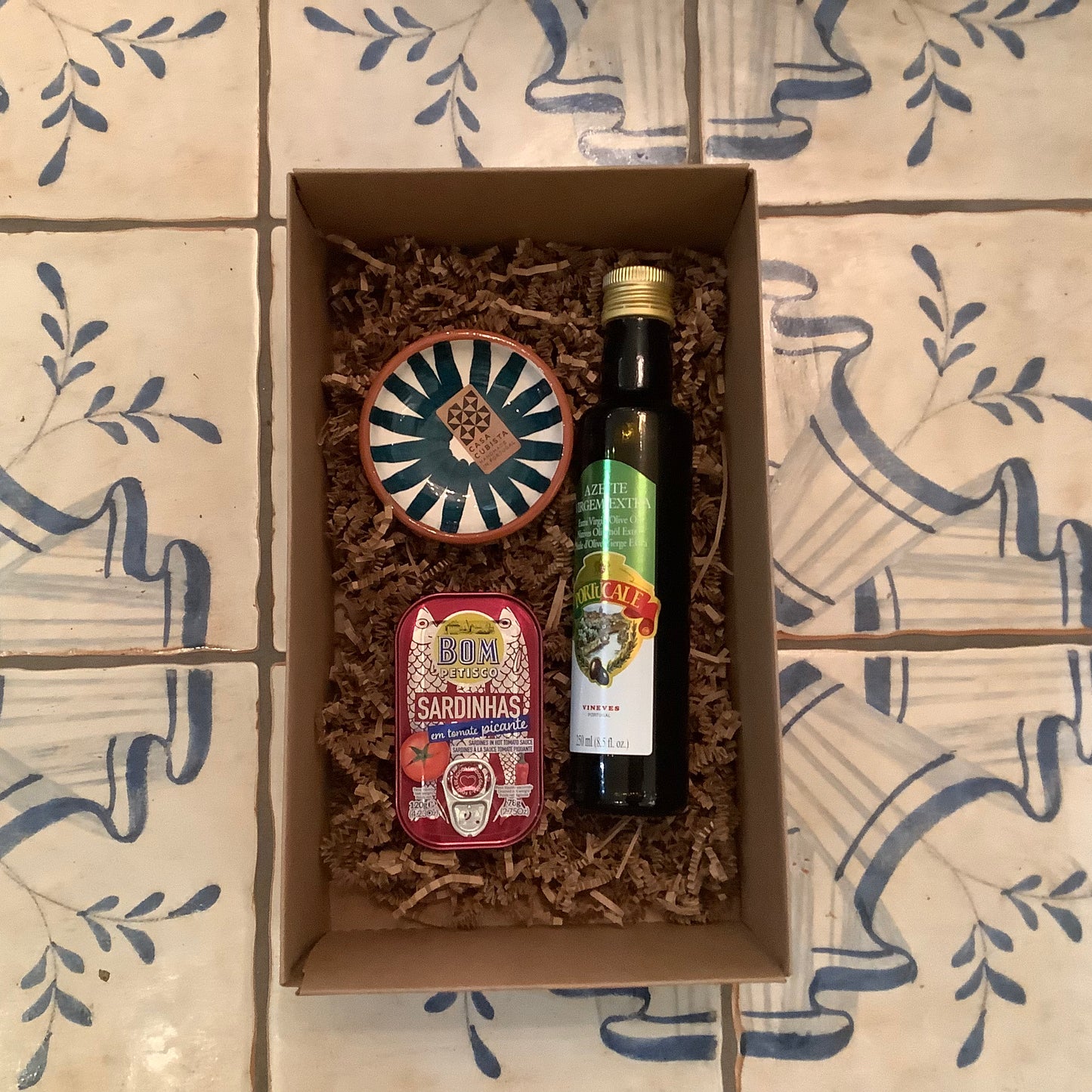 SAUDADE GIFT SET - Casa Cubista Bowl, Olive Oil, and Bom Petisco Tinned Fish