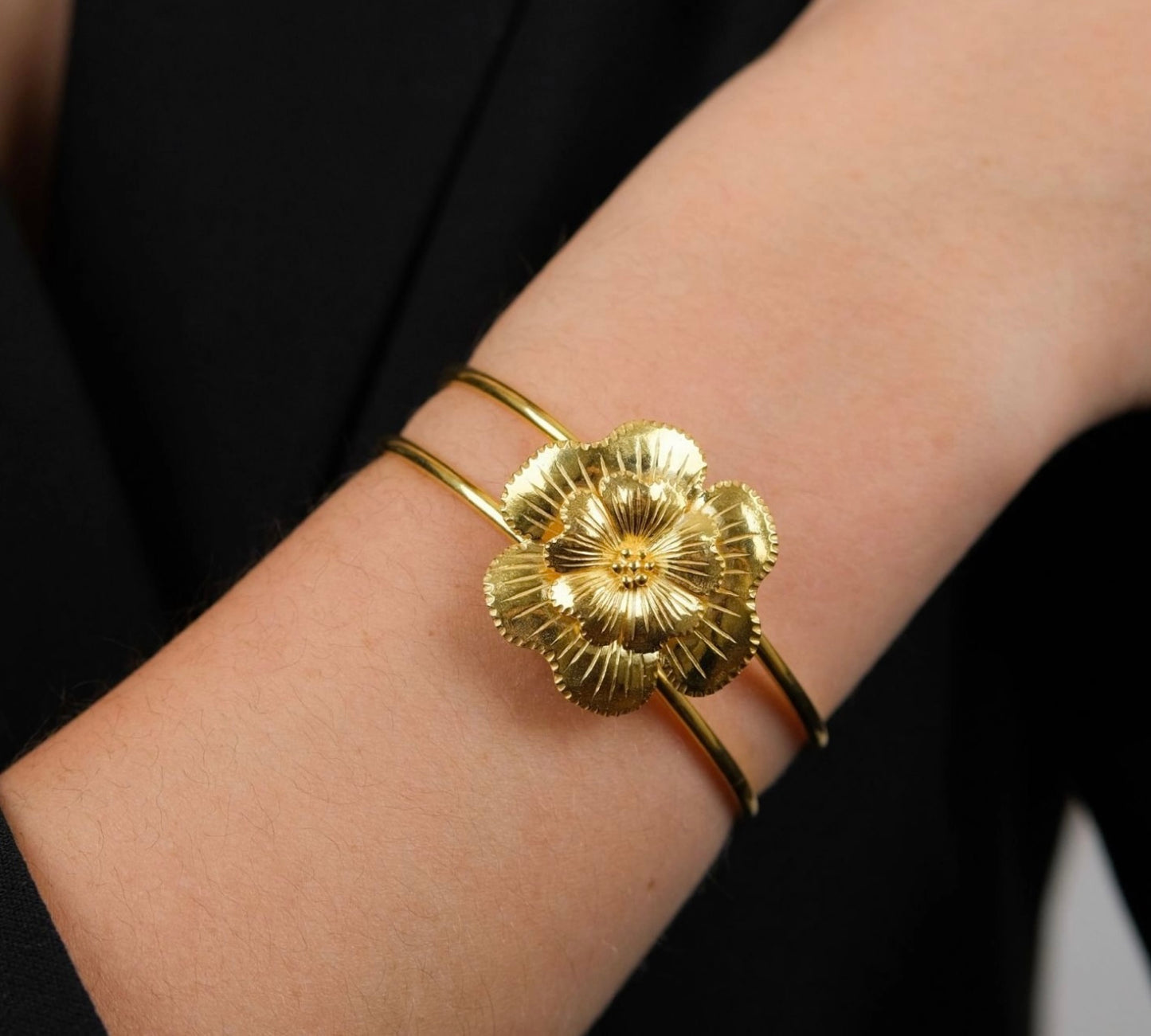 Portugal Gifts- Amalia - There Goes The Flower cuff