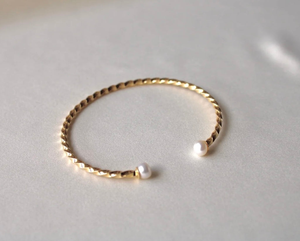 Boheme - Pearl twisted cuff