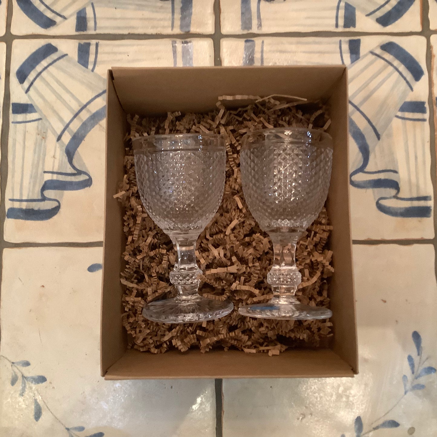 SAUDADE GIFT BOX - Set of 2 Pointed Stem Wine Glasses