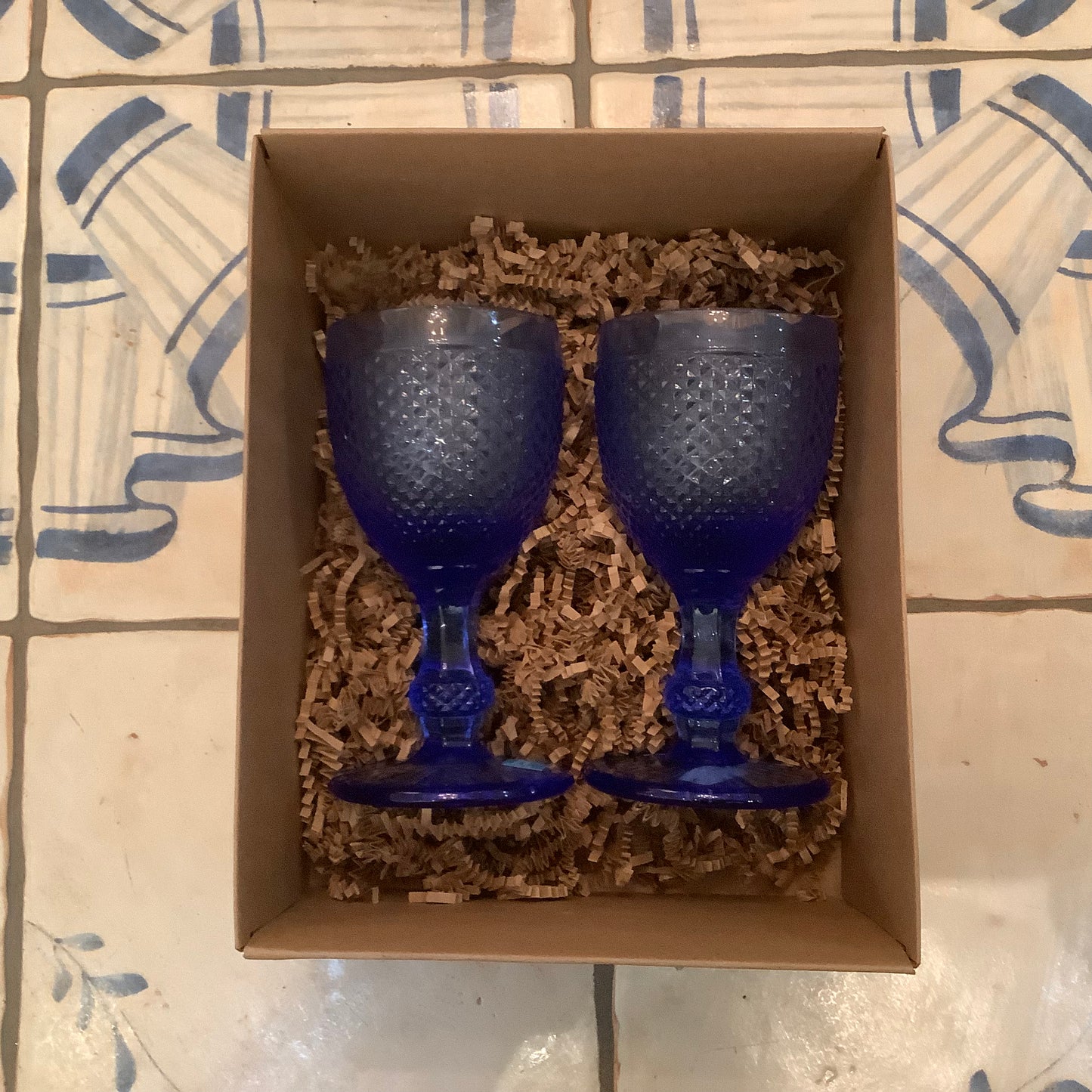 SAUDADE GIFT BOX - Set of 2 Pointed Stem Wine Glasses