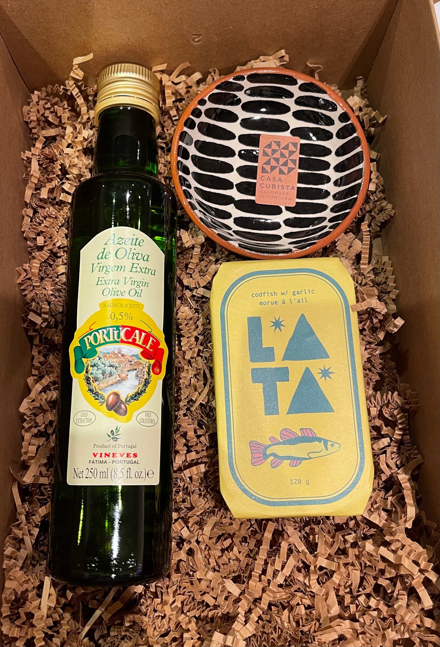 Gift Box Set - Casa Cubista Mini Bowl, Olive Oil & Lata +