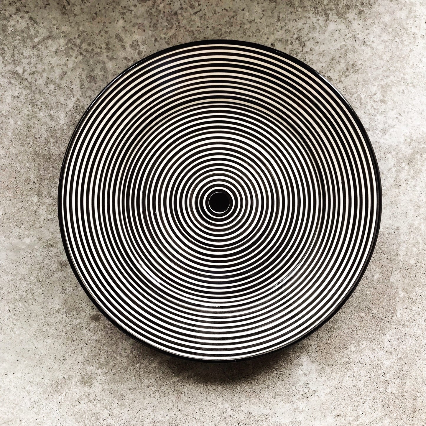 Casa Cubista - Classic Striped Platter 40cm - 2 Colours Available