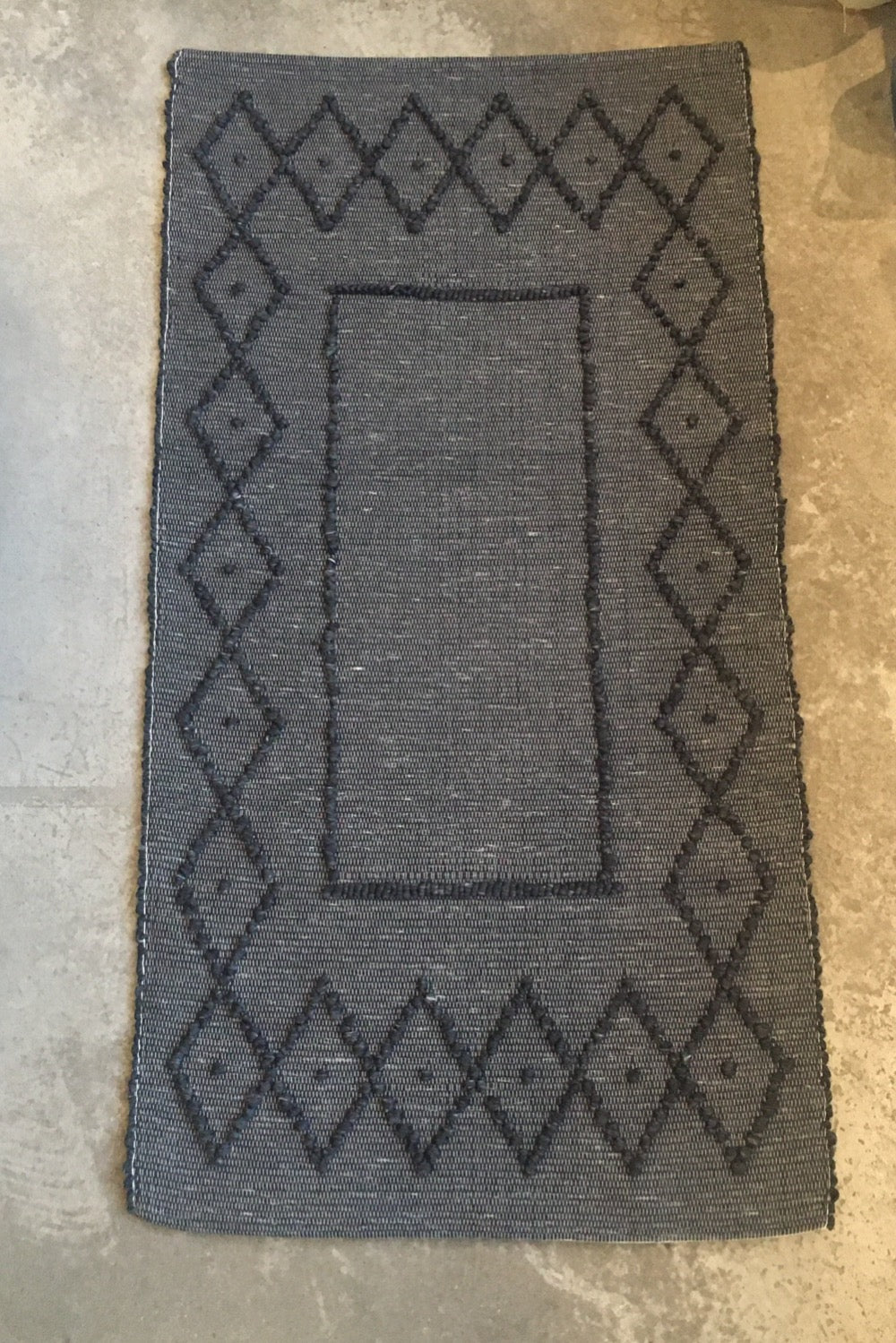 Traditional Pulled Rug - 2.5' X 4.5' - Various Colours